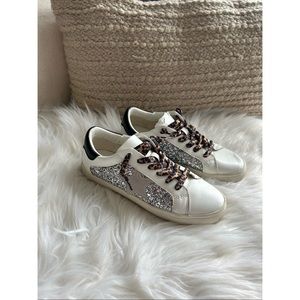 Modern Rush Glitter Star Sneakers Size 7.5 White Silver Cheetah Casual